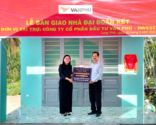 Ủng hộ 720 triệu đồng x&acirc;y nh&agrave; cho c&aacute;c hộ ngh&egrave;o tại T&acirc;y Ninh l&agrave; minh chứng r&otilde; n&eacute;t cho triết l&yacute; ph&aacute;t triển BĐS &ldquo;Vị Nh&acirc;n Sinh&rdquo; m&agrave; Văn Ph&uacute; &ndash; Invest theo đuổi. &nbsp;