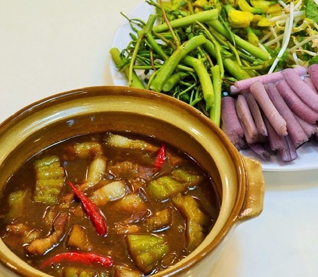 B&ocirc;ng s&uacute;ng mắm kho.