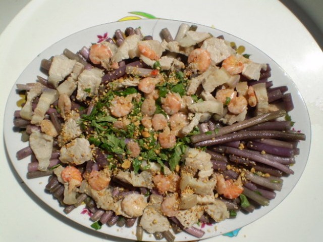 Gỏi b&ocirc;ng s&uacute;ng.