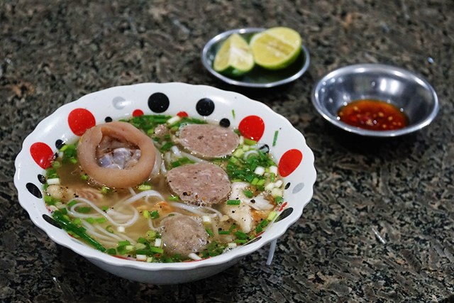 B&aacute;nh canh Vĩnh Trung.