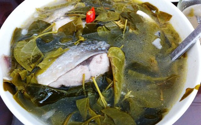 Canh chua c&aacute; l&aacute; giang.