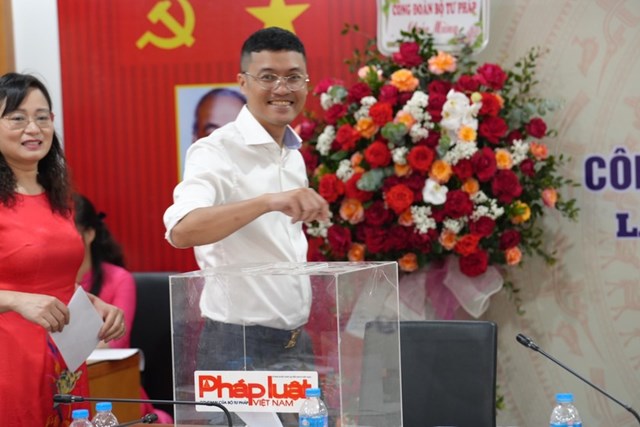 Ph&oacute; Tổng bi&ecirc;n tập H&agrave; &Aacute;nh B&igrave;nh