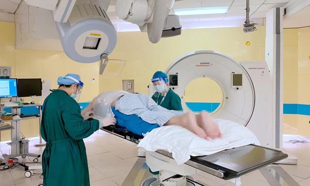 Cỗ m&#225;y y khoa đắt đỏ bậc nhất thế giới, được mệnh danh hung thần diệt ung thư: C&#244;ng nghệ phương T&#226;y được Trung Quốc tự chủ, bệnh nh&#226;n vui mừng v&#236; gi&#225; điều trị giảm nửa - Ảnh 1