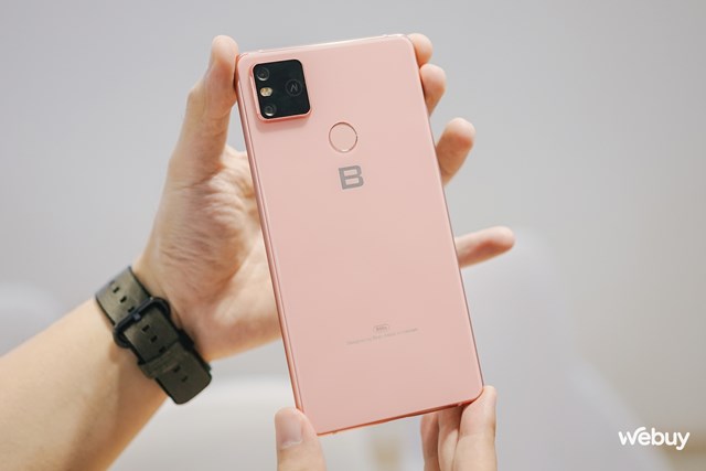 Về cơ bản B86 v&agrave; B86s l&agrave; 2 model giống hệt nhau về ngoại h&igrave;nh, kh&aacute;c biệt chỉ tới từ dung lượng bộ nhớ &nbsp;