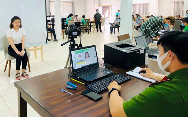 Sinh trắc học mống mắt sẽ được thu nhận tại cơ quan c&ocirc;ng an c&ugrave;ng với v&acirc;n tay v&agrave; ảnh mặt. (Ảnh minh hoạ) &nbsp;