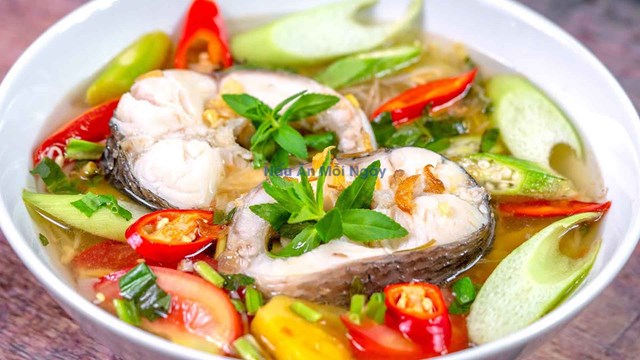 C&aacute; b&ocirc;ng lau nấu canh chua.