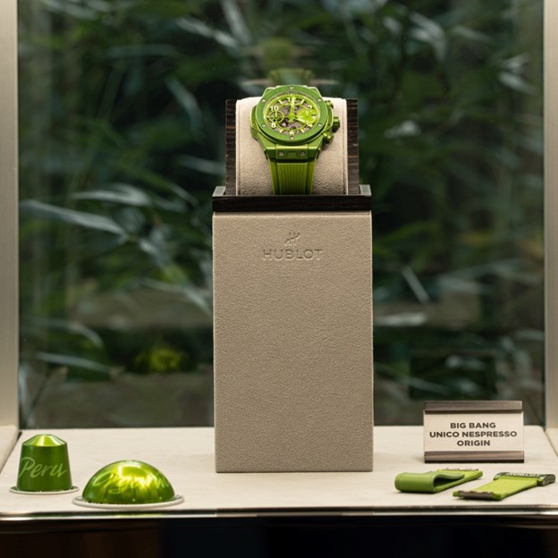 Gi&#225; hơn nửa tỷ đồng nhưng chiếc Hublot n&#224;y l&#224;m từ đồ t&#225;i chế v&#224; b&#227; c&#224; ph&#234; đ&#227; qua sử dụng - Ảnh 4