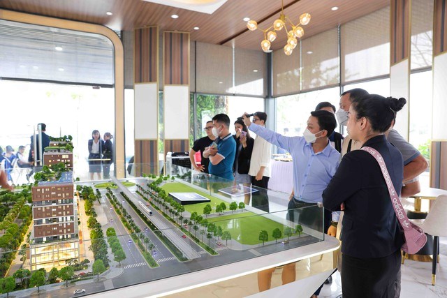 Thị trường bất động sản xuất hiện t&#226;m l&#253; “sợ bỏ lỡ cơ hội” - Ảnh 1