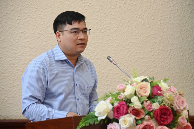 Ph&oacute; Ch&aacute;nh Văn ph&ograve;ng Bộ L&ecirc; Tuấn Phong tr&igrave;nh b&agrave;y b&aacute;o c&aacute;o về t&igrave;nh h&igrave;nh cung cấp dịch vụ c&ocirc;ng trực tuyến của Bộ Tư ph&aacute;p