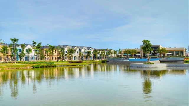 NovaWorld Phan Thiet đang đ&acirc;̉y nhanh ti&ecirc;́n đ&ocirc;̣ thi c&ocirc;ng với mục ti&ecirc;u hoàn thành năm 2023, cùng lúc với loạt hạ t&acirc;̀ng trọng đi&ecirc;̉m. Ảnh thực t&ecirc;́ dự án tháng 05/2021 &nbsp;