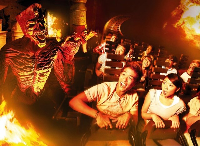 Khu t&agrave;u lượn chủ đề X&aacute;c ướp Ai Cập tại Universal Singapore trở th&agrave;nh b&agrave;i học lớn với Bill Coan. Ảnh: Klook &nbsp;