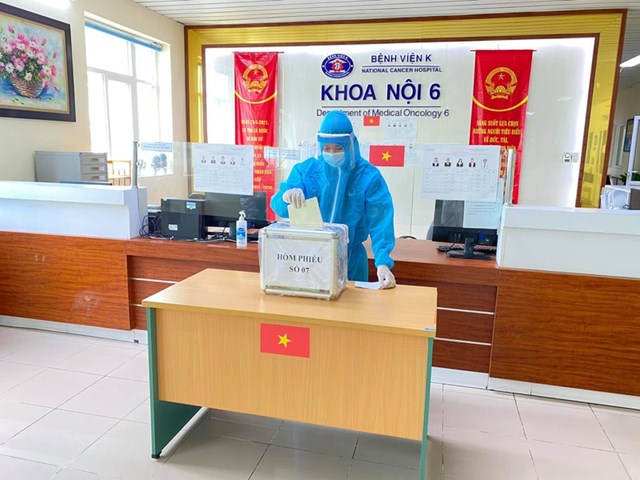 Hơn 2.200 cử tri bầu cử trong &#39;t&#226;m dịch&#39; Bệnh viện K - Ảnh 3