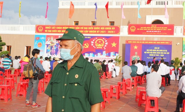 Cử tri L&ecirc; Văn Tấn (74 tuổi, Cựu chiến binh, ngụ tại ấp Mũi, x&atilde; Đất Mũi, huyện Ngọc Hiển).&nbsp; &nbsp;