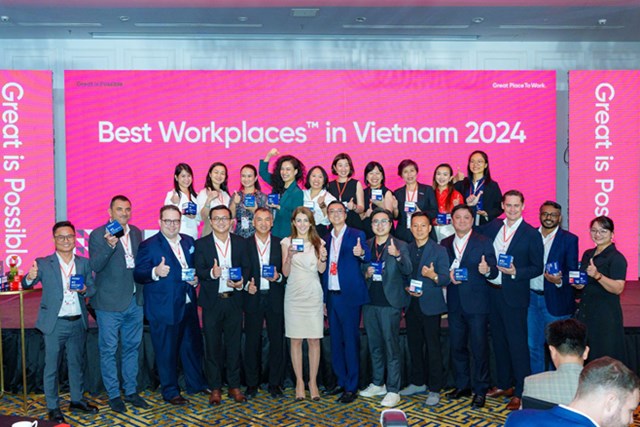 Đại diện 25 doanh nghiệp được Great Place To Work vinh danh l&agrave; Nơi l&agrave;m việc xuất sắc h&agrave;ng đầu Việt Nam năm 2024