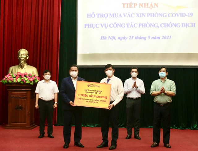 T&amp;T Group trao tặng 1 triệu liều vắc xin ph&#242;ng Covid-19 - Ảnh 1