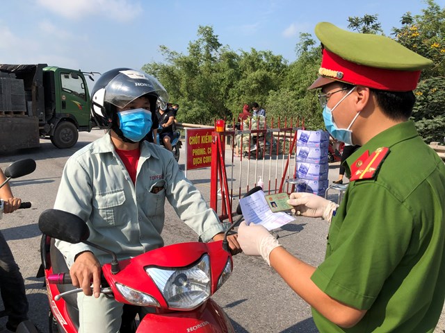 Bắc Ninh tạm đ&#236;nh chỉ c&#244;ng t&#225;c Chủ tịch x&#227; để xuất hiện ch&#249;m 17 ca mắc Covid-19 trong thời gian gi&#227;n c&#225;ch x&#227; hội - Ảnh 1