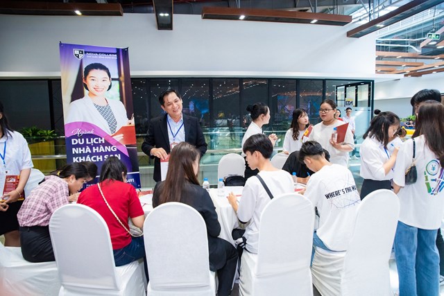Ng&agrave;nh Quản trị kh&aacute;ch sạn, Quản trị nh&agrave; h&agrave;ng v&agrave; dịch vụ ăn uống của Nova College được nhiều học sinh quan t&acirc;m. &nbsp;