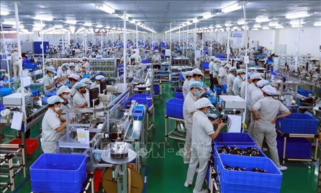 Sản xuất tại C&ocirc;ng ty TNHH NMS Việt Nam (vốn đầu tư của Nhật Bản). Ảnh: Danh Lam/TTXVN &nbsp;