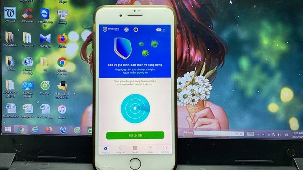 Ứng dụng Bluezone tr&ecirc;n điện thoại.