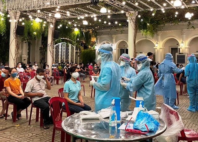 Khởi tố vụ &#225;n l&#224;m l&#226;y lan dịch bệnh Covid-19 li&#234;n quan đến Hội th&#225;nh truyền gi&#225;o Phục Hưng - Ảnh 1