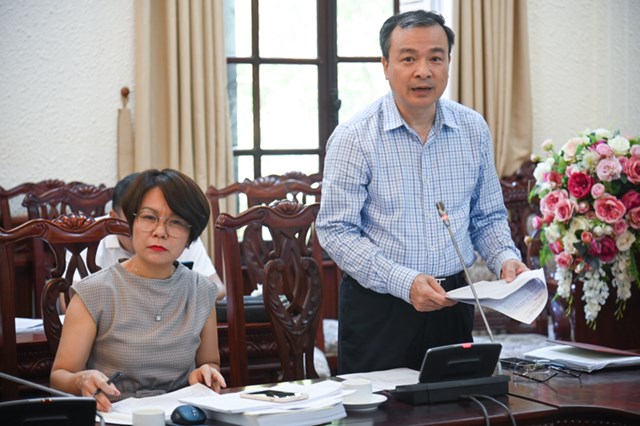 Vụ trưởng Vụ C&aacute;c vấn đề chung về x&acirc;y dựng ph&aacute;p luật Nguyễn Hồng Tuyến ph&aacute;t biểu tại cuộc họp