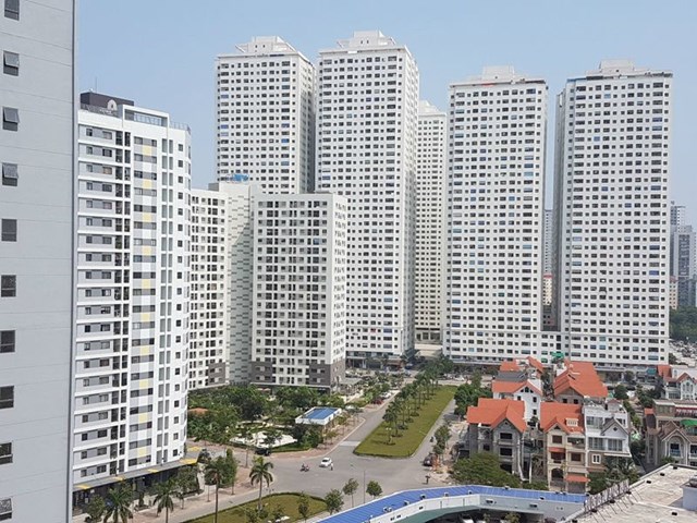 Theo l&#224;n s&#243;ng hạ l&#227;i suất, nhiều chủ đầu tư k&#237;ch hoạt dự &#225;n trở lại, k&#236; vọng vượt qua “v&#249;ng đ&#225;y” của thị trường địa ốc - Ảnh 1