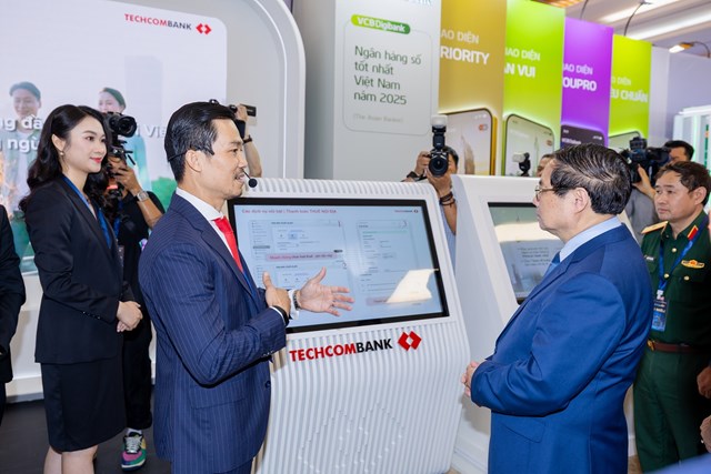 &Ocirc;ng Phan Thanh Sơn, Ph&oacute; TGD Techcombank chia sẻ về những giải ph&aacute;p thanh to&aacute;n đột ph&aacute; của ng&acirc;n h&agrave;ng&nbsp;&nbsp;