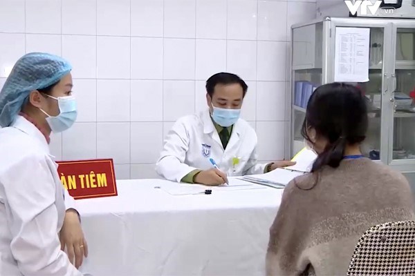 Ti&ecirc;m vắc xin ngăn ngừa Covid-19 đang l&agrave; giải ph&aacute;p cấp b&aacute;ch để đẩy l&ugrave;i Covid-19- Hinh ảnh internet &nbsp;