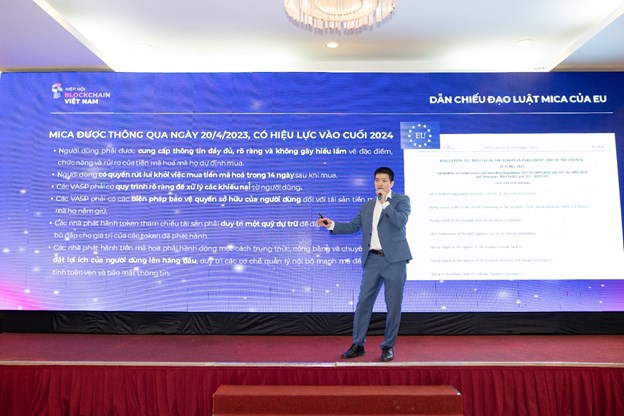 &Ocirc;ng Phan Đức Trung, Ph&oacute; Chủ tịch thường trực VBA tr&igrave;nh b&agrave;y tại Hội thảo &nbsp;