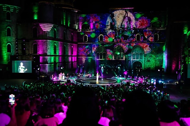 Show Hồ Ngọc H&#224; g&#226;y ấn tượng với s&#226;n khấu 3D mapping tại B&#224; N&#224;  - Ảnh 7