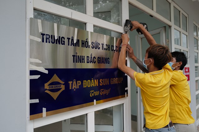 Sun Group ch&#237;nh thức b&#224;n giao Trung t&#226;m Hồi sức t&#237;ch cực điều trị Covid-19 cho Bắc Giang - Ảnh 1