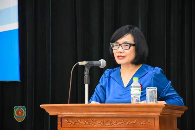 Thứ trưởng Đặng Ho&agrave;ng Oanh ph&aacute;t biểu