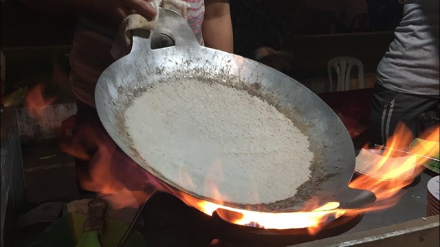 Kh&#225;m ph&#225; sản vật miền Nam Việt Nam (Kỳ 20): b&#225;nh t&#233;t ba m&#224;u, b&#225;nh cống Cần Thơ, cơm ch&#225;y kho quẹt, lẩu mắm T&#226;y Đ&#244; - Ảnh 4