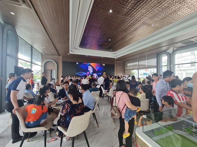 Năm 2023, thị trường ghi nhận sự trở lại của bất động sản gi&aacute; vừa t&uacute;i tiền, h&uacute;t d&ograve;ng tiền mua ở thực.&nbsp;