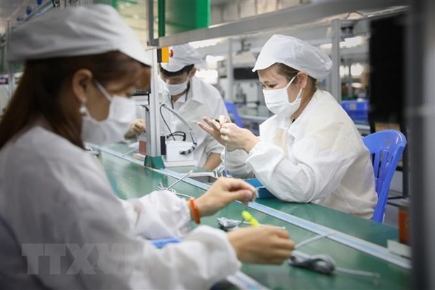 C&ocirc;ng nh&acirc;n tại khu c&ocirc;ng nghiệp ở Bắc Giang. (Nguồn: TTXVN)