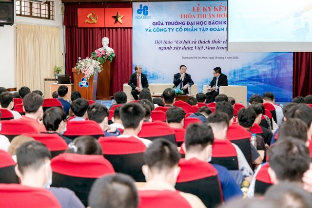 Chương tr&igrave;nh học bổng Hoa Binh Blue Compass - Học bổng La B&agrave;n Xanh được Tập đo&agrave;n H&ograve;a B&igrave;nh giới thiệu cho sinh vi&ecirc;n khối ng&agrave;nh x&acirc;y dựng.