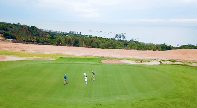 M&ocirc;̣t ph&acirc;̀n cụm s&acirc;n golf PGA đ&ocirc;̣c quy&ecirc;̀n - s&acirc;n PGA Ocean 18 h&ocirc;́ tại NovaWorld Phan Thiet đã v&acirc;̣n hành từ tháng 4/2021 &nbsp;