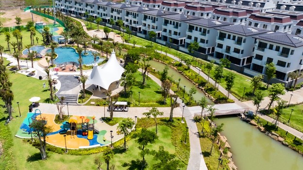 La Vida Residences hài hòa trong một kh&ocirc;ng gian ki&ecirc;́n trúc x&acirc;y dựng hi&ecirc;̣n đại với cảnh quan thi&ecirc;n nhi&ecirc;n, kh&ocirc;ng gian xanh hữu tình. Ảnh: Minh Mẫn &nbsp;