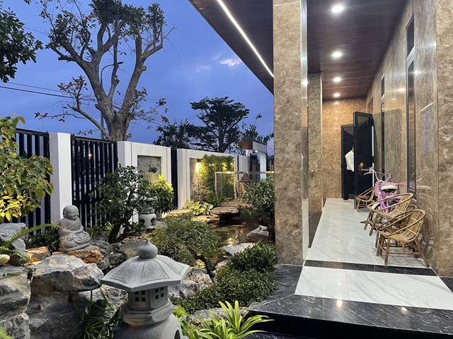 Ng&ocirc;i nh&agrave; th&ocirc;ng tho&aacute;ng hơn khi c&oacute; s&acirc;n vườn.