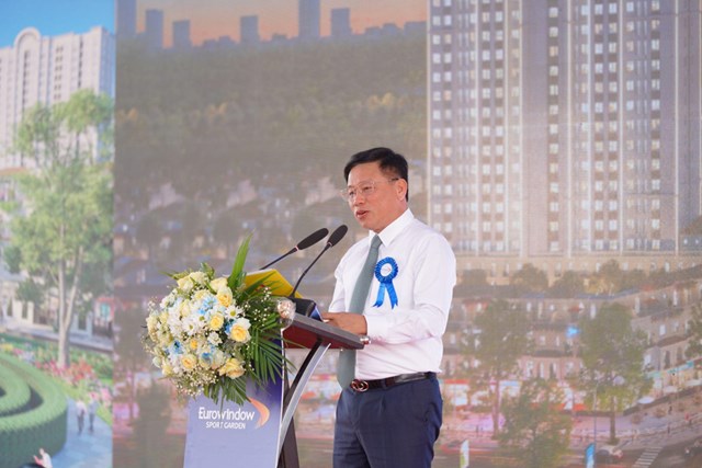 Ph&aacute;t biểu tại sự kiện lễ khởi c&ocirc;ng, &Ocirc;ng Ho&agrave;ng Ph&uacute; Hiền, Ph&oacute; Chủ tịch UBND tỉnh Nghệ An hoan ngh&ecirc;nh v&agrave; đ&aacute;nh gi&aacute; cao sự chuẩn bị nghi&ecirc;m t&uacute;c, b&agrave;i bản v&agrave; tinh thần quyết t&acirc;m cao của Eurowindow Holding. &nbsp;