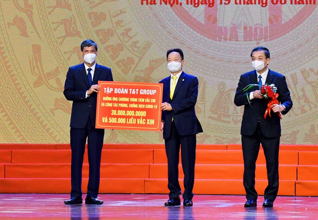 T&amp;T Group ủng hộ 30 tỷ đồng cho chương tr&#236;nh ti&#234;m vắc xin ph&#242;ng Covid-19 của TP H&#224; Nội - Ảnh 1
