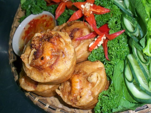 B&aacute;nh cống l&agrave; đặc sản của tỉnh S&oacute;c Trăng.