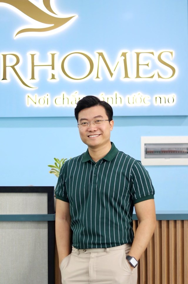 Ch&acirc;n dung doanh nh&acirc;n Nguyễn Hữu T&ugrave;ng.