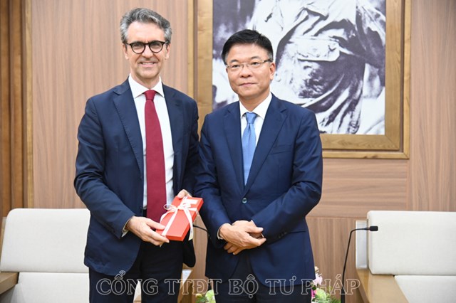 Bộ trưởng L&ecirc; Th&agrave;nh Long tiếp Đại sứ Li&ecirc;n minh Ch&acirc;u &Acirc;u tại Việt Nam Pier Giorgio Aliberti