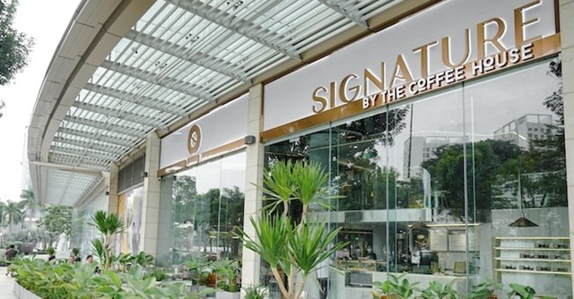 Qu&aacute;n Signature by The Coffee House đặt trong trung t&acirc;m thương mại &nbsp;
