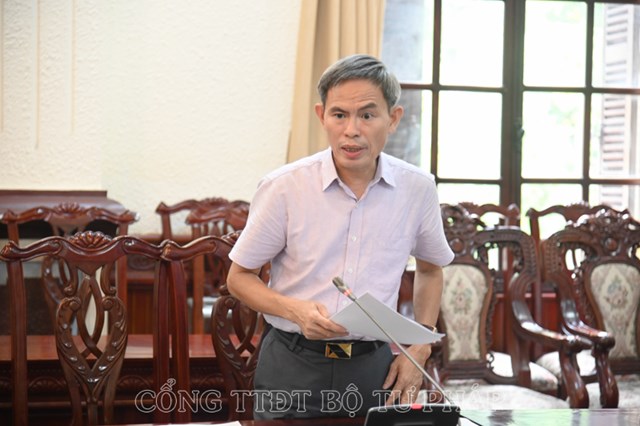 Đồng ch&iacute; L&ecirc; Xu&acirc;n Hồng, Cục trưởng Cục Bổ trợ tư ph&aacute;p, Bộ Tư ph&aacute;p t&oacute;m tắt&nbsp;một số nội dung cơ bản của dự &aacute;n Luật C&ocirc;ng chứng (sửa đổi).