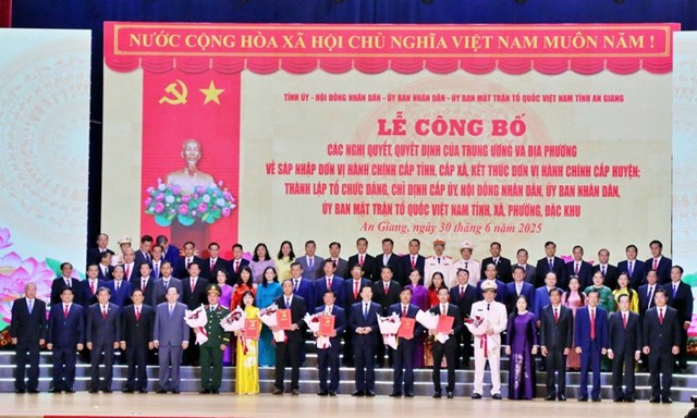 Ban Chấp h&agrave;nh Đảng bộ tỉnh An Giang ra mắt.