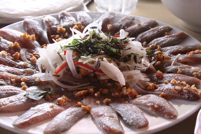 Gỏi c&aacute; nhồng - M&oacute;n &lsquo;ruột&rsquo; của ngư d&acirc;n Ph&uacute; Quốc