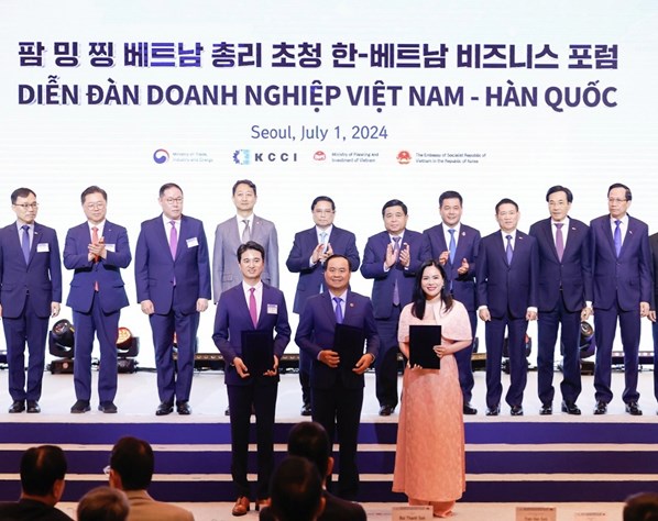 SK E&amp;S, tỉnh Quảng Trị v&agrave; T&amp;T Group trao bi&ecirc;n bản ghi nhớ hợp t&aacute;c chuyển đổi năng lượng, tăng trưởng xanh. &nbsp;