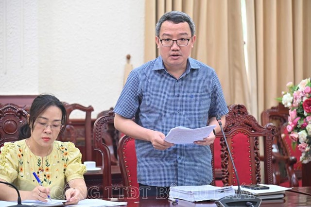 Cục trưởng Cục Kiểm tra văn bản QPPL Hồ Quang Huy b&aacute;o c&aacute;o tại cuộc họp. &nbsp;